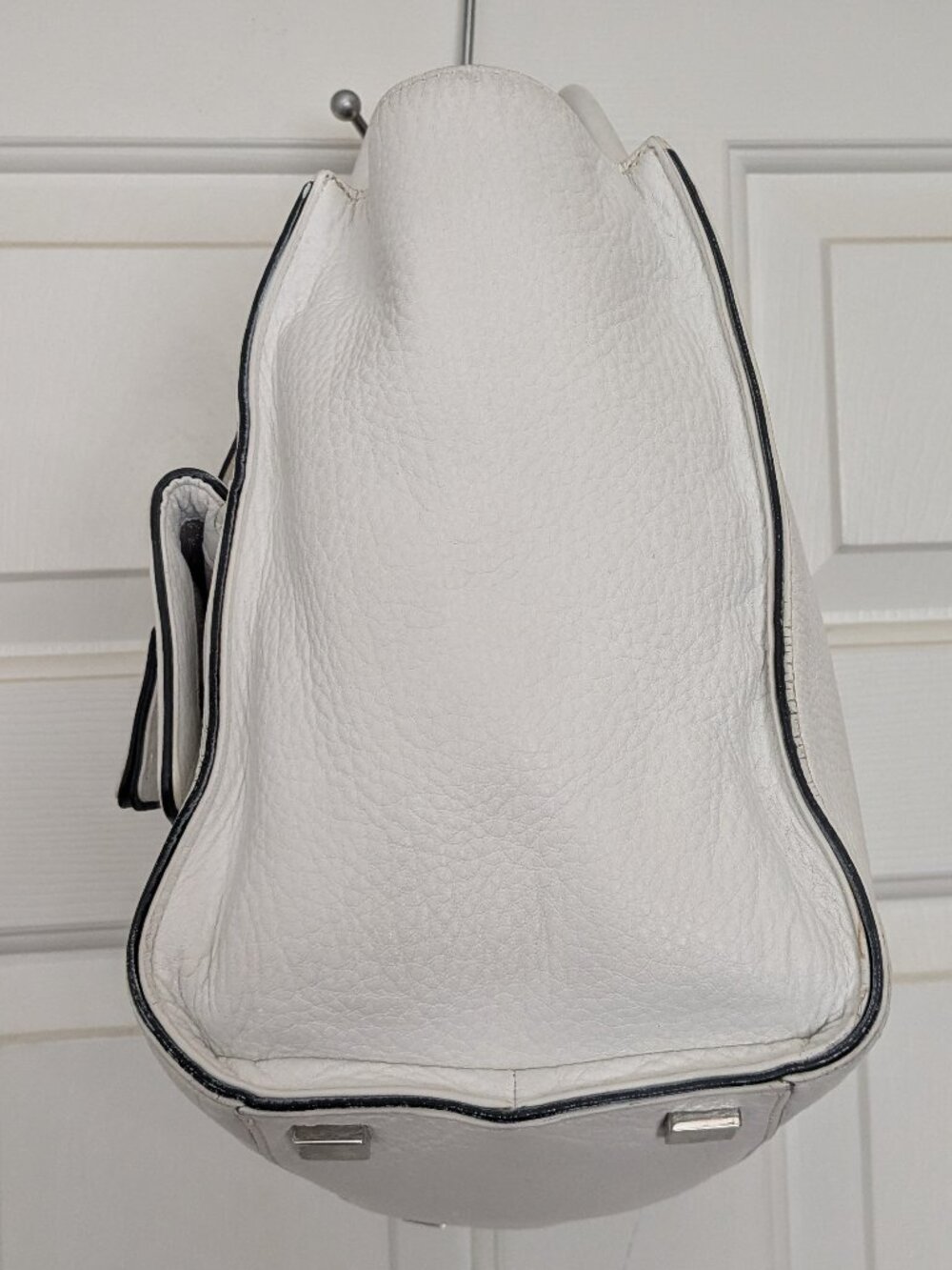Michael Kors Women's Handback Leather Purse White . - Picture 3 of 13